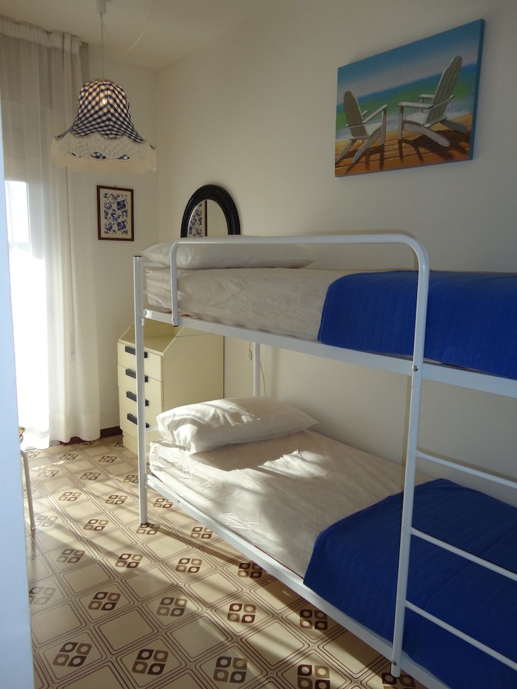 Splendid Three-room Apartment for 6 Guests Near the sea by Beahost Rentals view 3