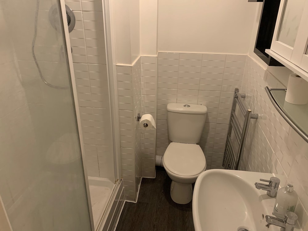 Sleeps 4/6 pet Friendly Parking nr Nec/warwick uni