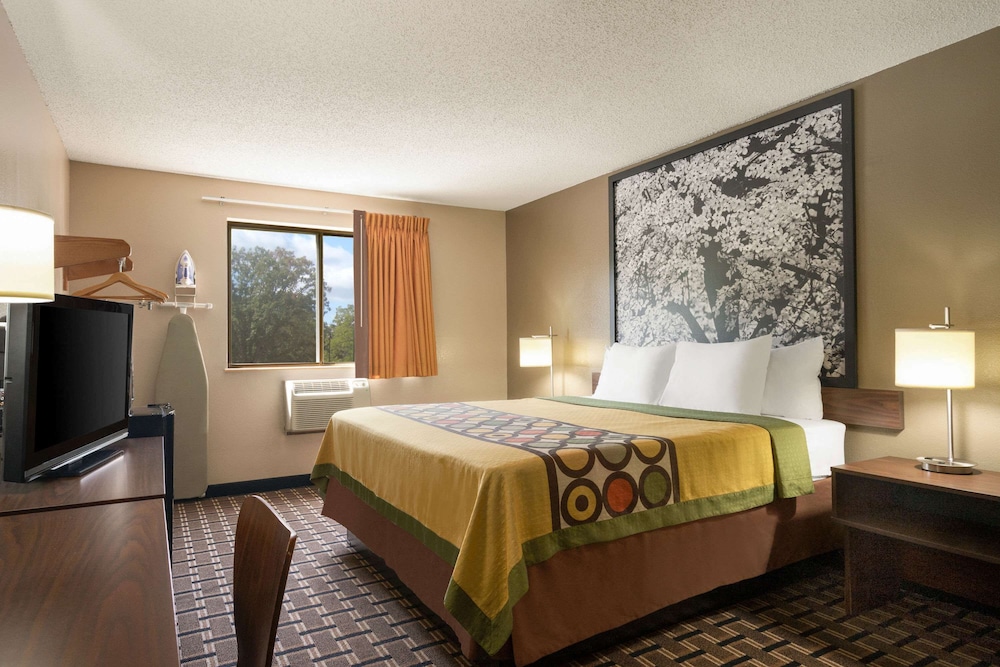 Super 8 by Wyndham Mayfield view 5