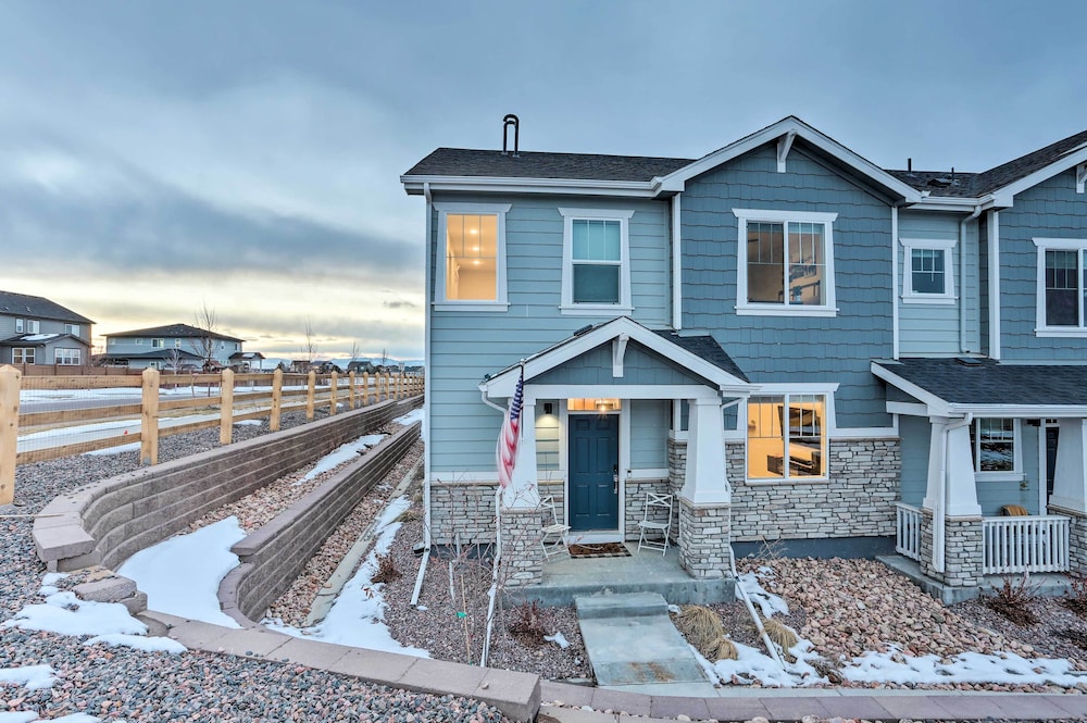 Modern Commerce City Vacation Rental, Near Dia!