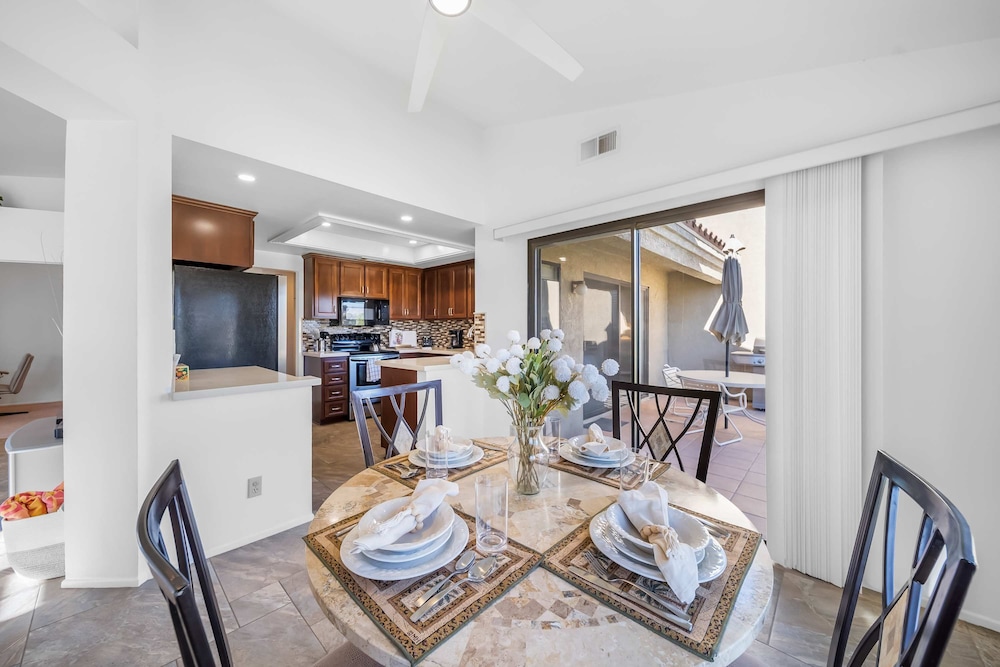 Charming Condo With Golf Course View