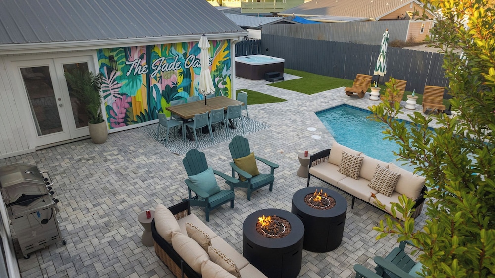PCB Stay w/ Heated Pool, Hot Tub, Bars, Game Room & Quick Walk to Beach The Jade Oasis by Avantstay