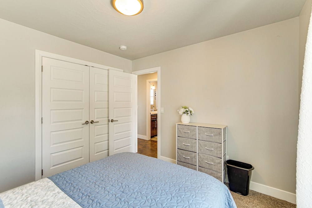 Panoramic Views: Spacious Home in Cedar City!