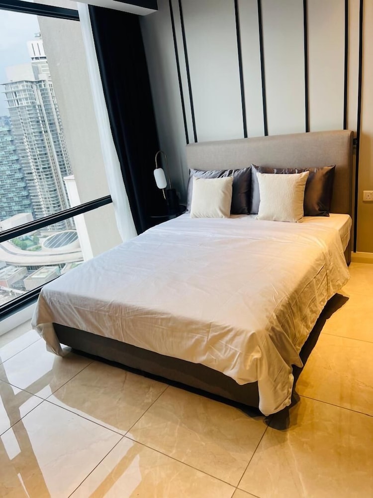 Crystal Suites At Axon Residence
