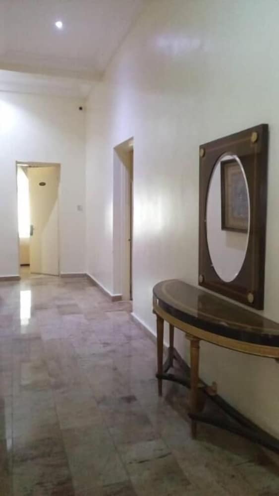 Reina Villa Hotel