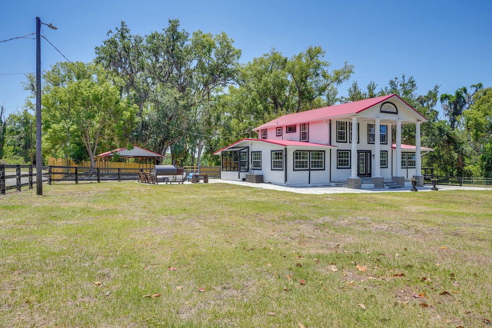Pool Table, Fire Pit: Spacious Home in Dover!