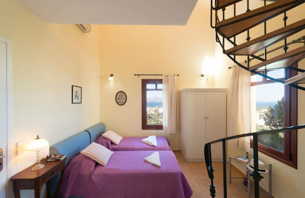 Odysseus Villa in Plaka