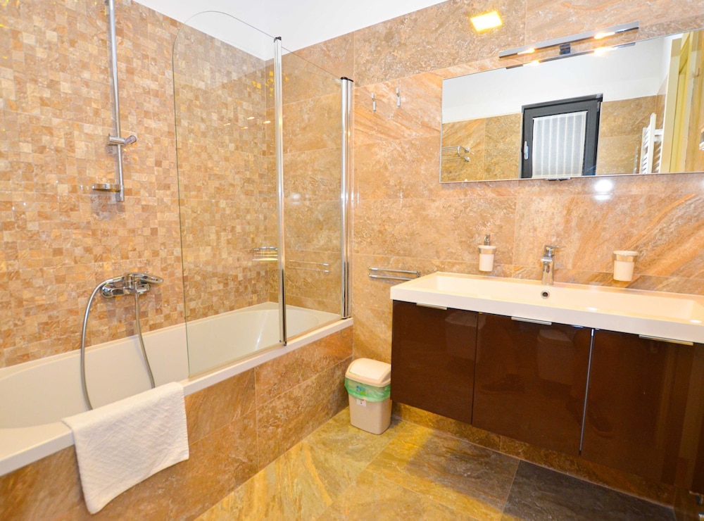 Family Friendly Spacious Apartment With Garden and Terrace
