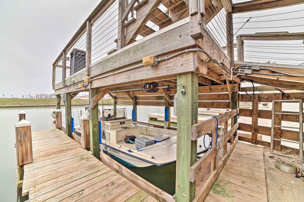 Waterfront Mustang Island Condo w/ Dock! view 4