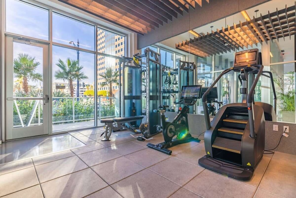 @ Marbella Lane - Grand 2BR w/ Beach & Ocean Views