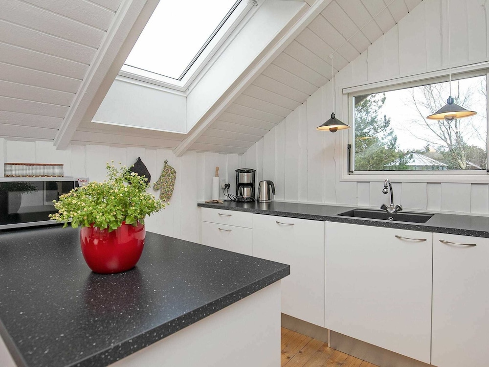 Lovely Holiday Home in Ã…lbÃ¦k near Sea view 3