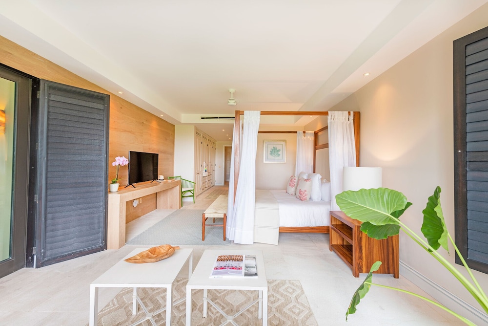Luxurious 4 Bedroom Condo - Property Image 13
