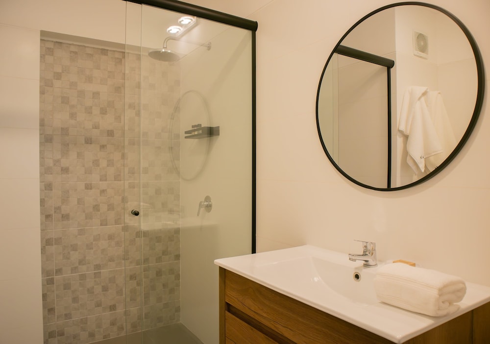 w Well-located 2BR in Miraflores