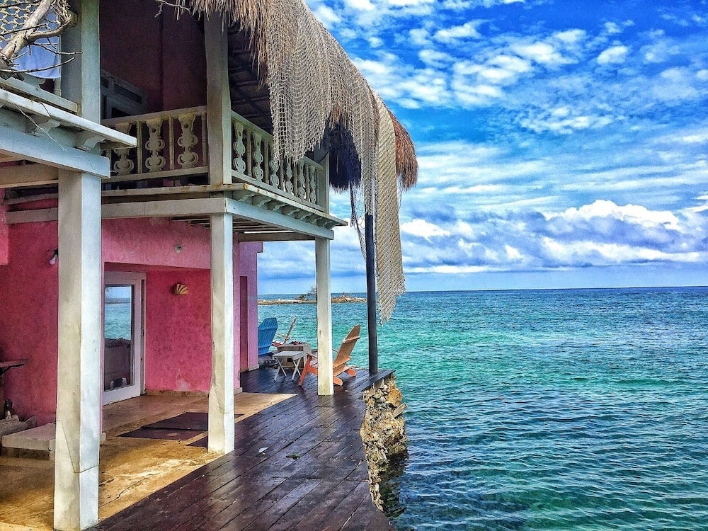 Isla Rosa Boutique by NOMAD GURU