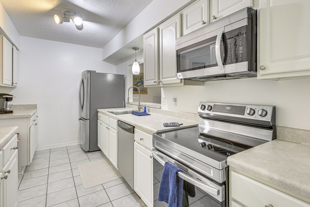 23 Mi to Nola: Cozy & Quaint Destrehan Townhome