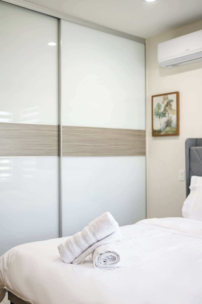 Stylish New Home Bright, Modern & Fully Stocked