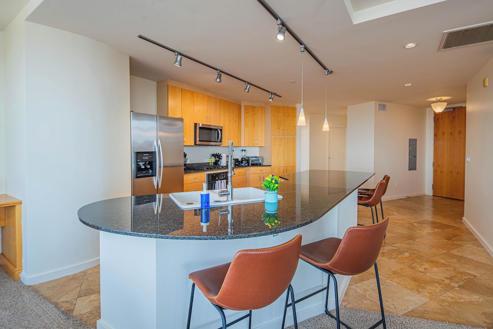 ROVE LIVING/KL - 44 Monroe