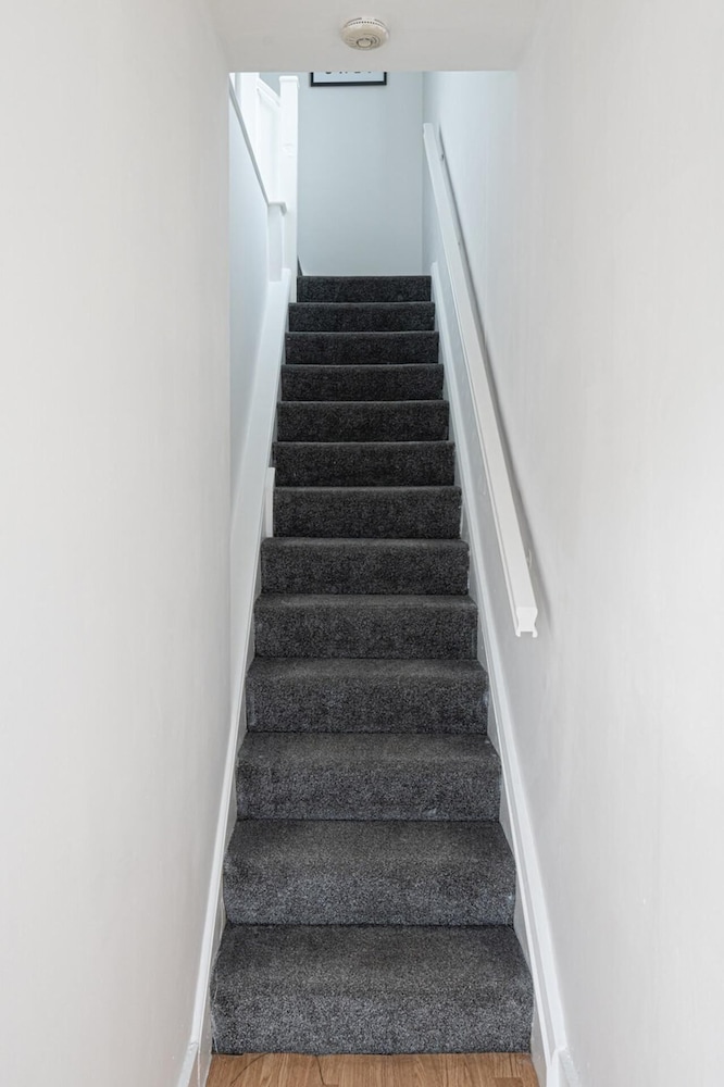 2-bedroom- Stoke-on-trent-sleeps 5-petsok