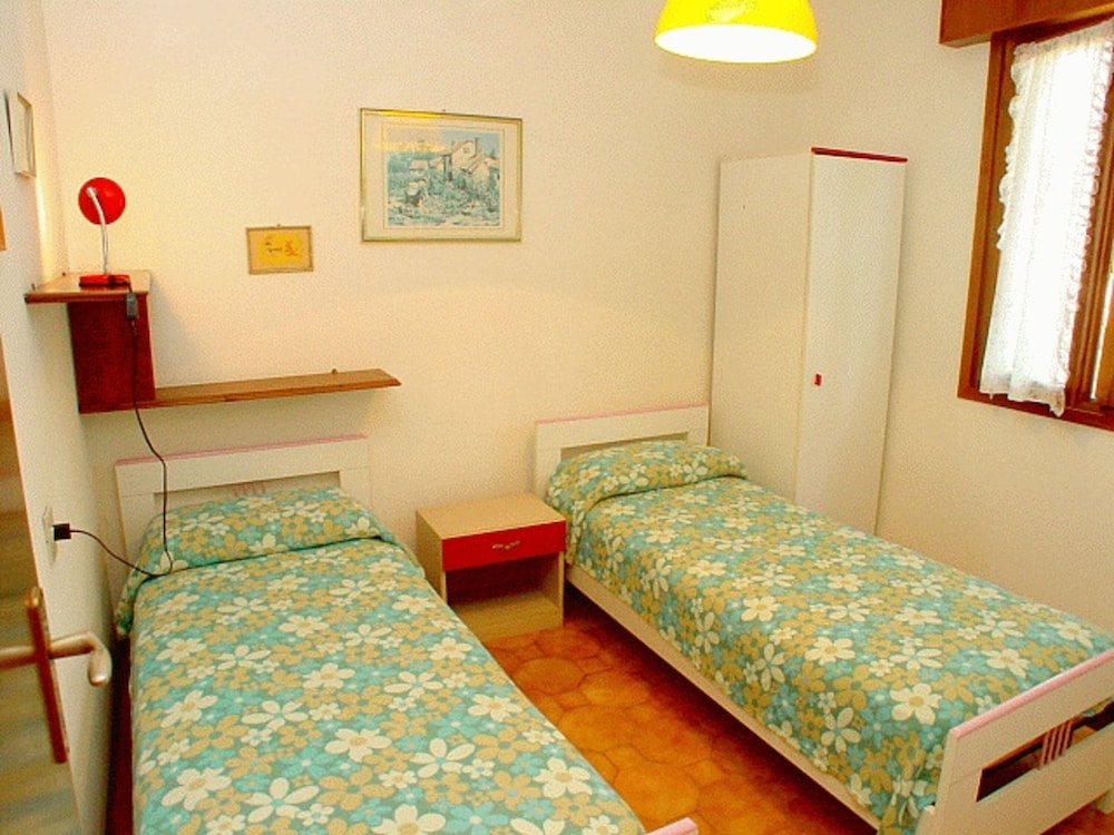 Three Room Flat With Wi-fi and Private Parking Space 100mt From Lignano Beach