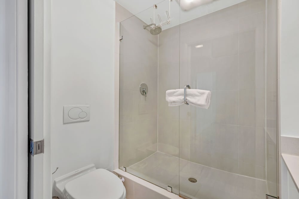 Modern 2-BD Condo in the Heart of Miami