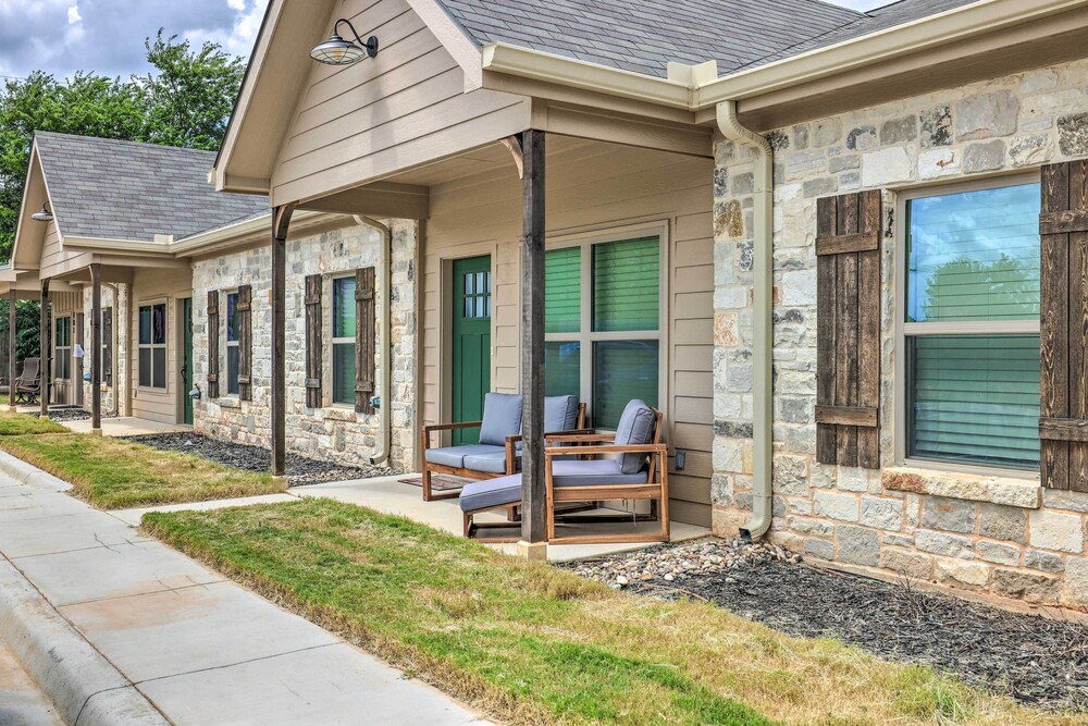 Single-story Condo < 1 Mile From Downtown! view 5