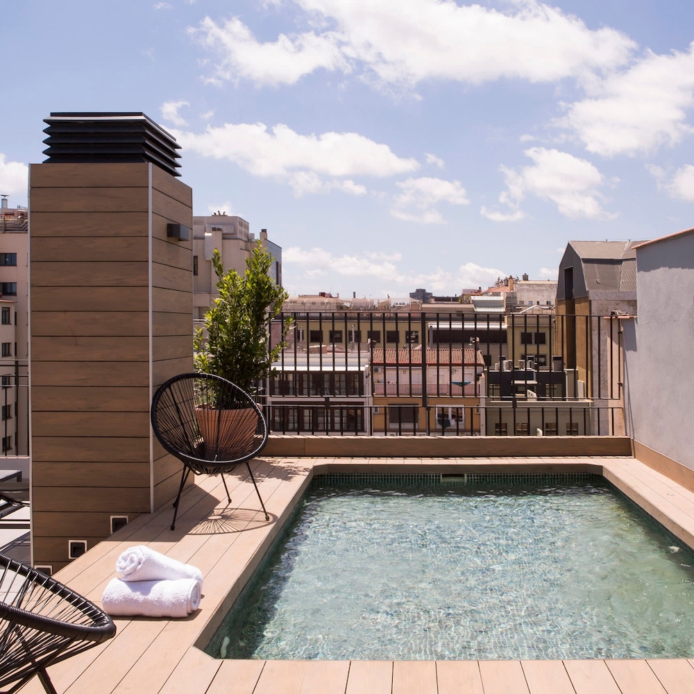 The Roger Terrace 2BR With Pool gym in Barcelona