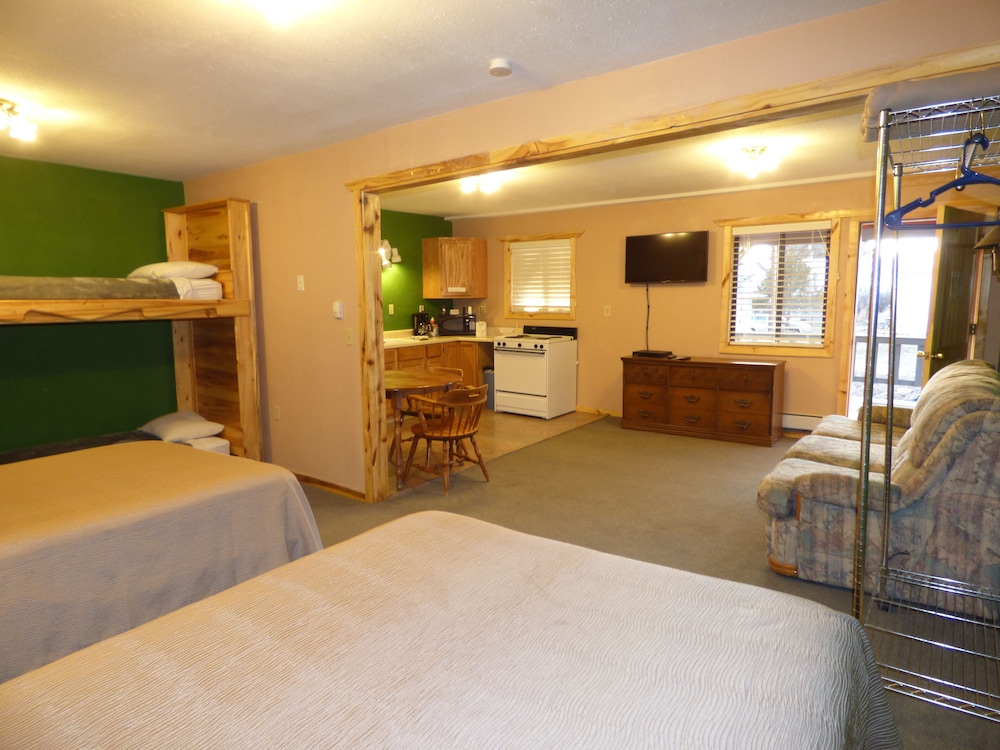 The Hitching Post Hotel and Farm Store view 4
