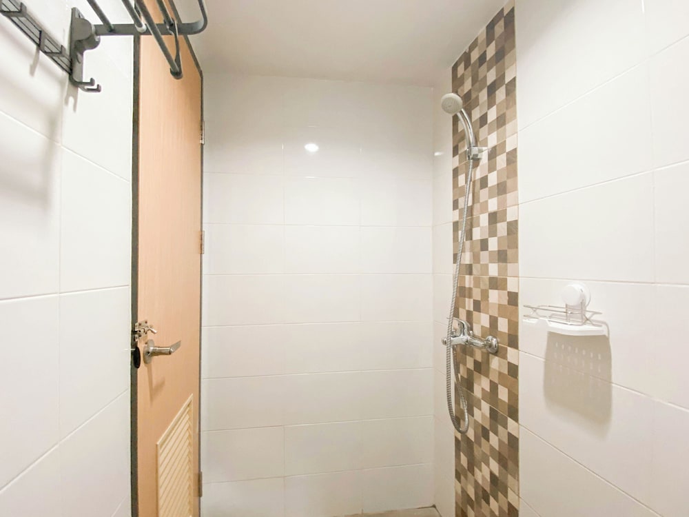 Cozy And Enjoy Living Studio At The Alton Apartment