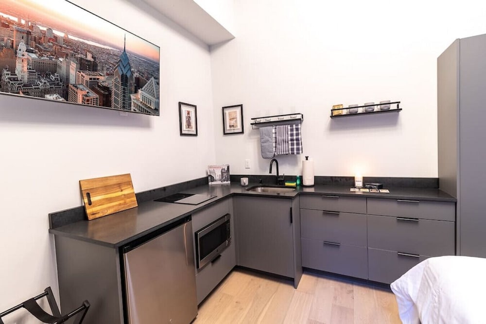 Thena Hotel - Chic and Cozy Studio