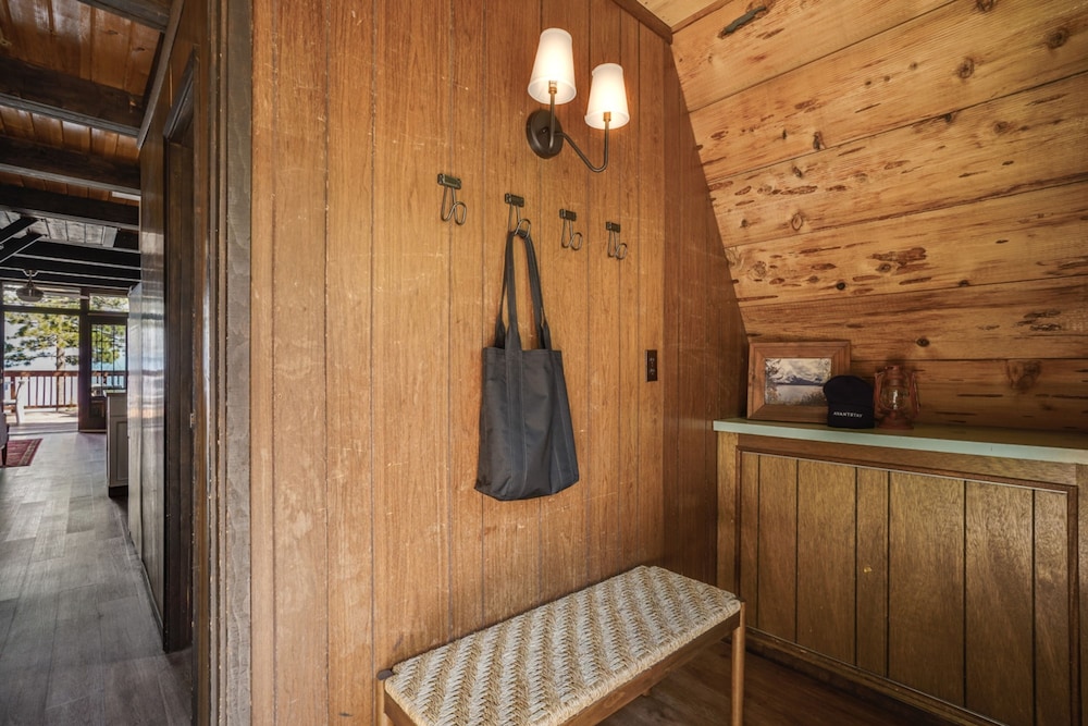 Horizon by Avantstay Stunning A-frame Cabin w Hot Tub Billiards Lake Views