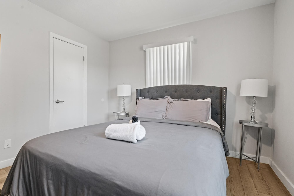 Modern 2BR Near UT Hyde Park Evonify - Property Image 13