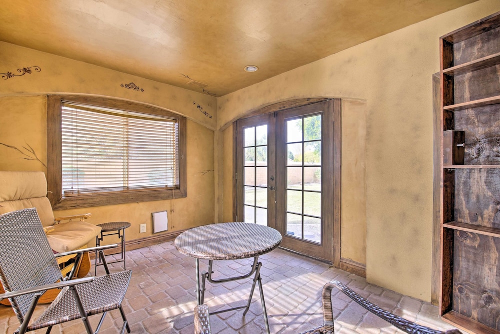 11 Mi to Phoenix: Tempe Escape w/ Patio & Bar! view 3