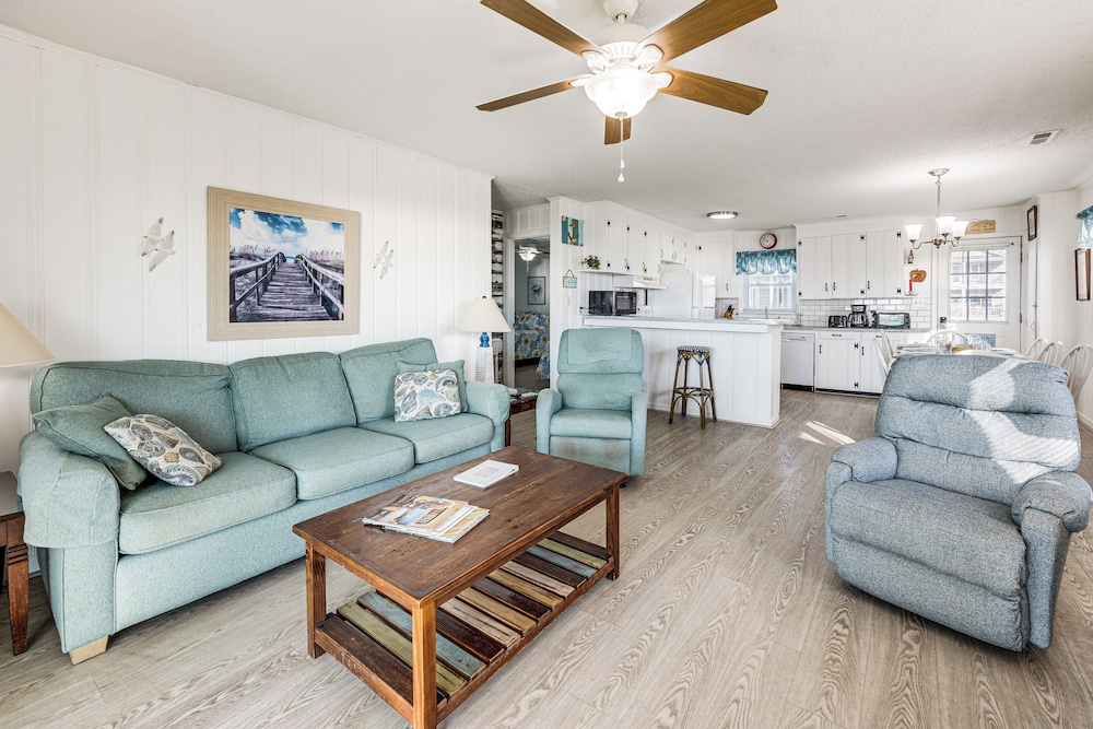 Oceanfront Home w/ Deck & Views in Surfside Beach!