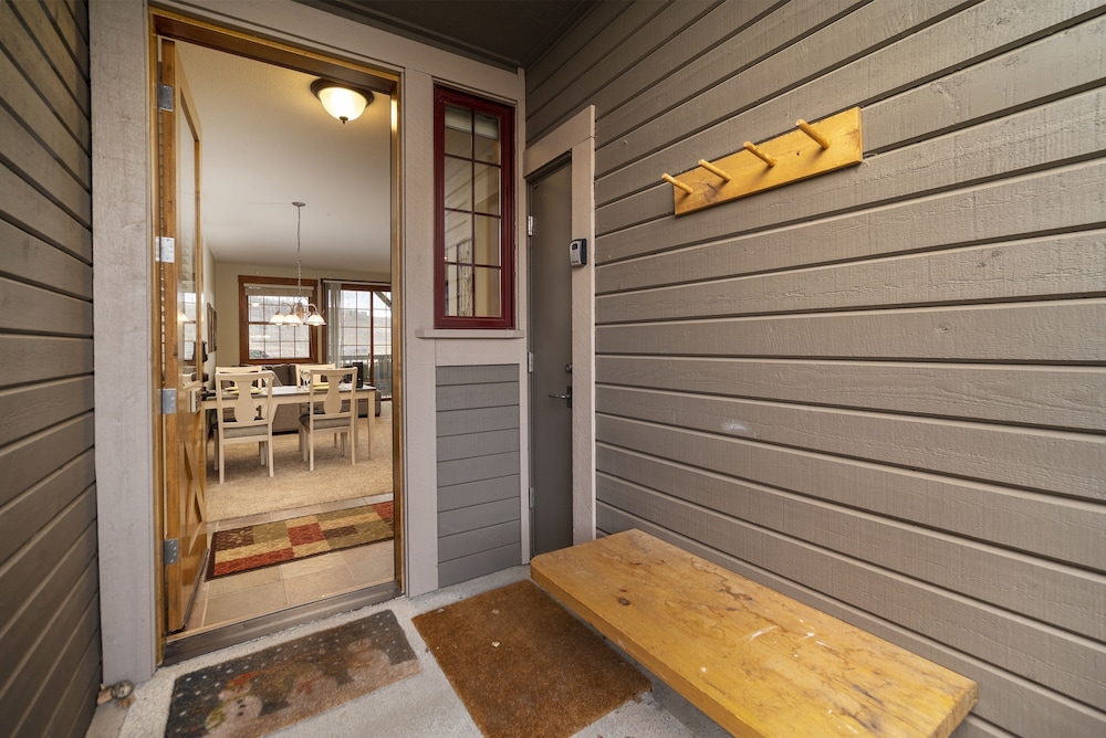 Palomino At Kicking Horse 2 Bedroom Cabin by Redawning - Property Image 5