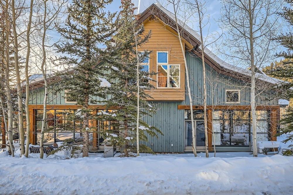 8712 Ski Tip Townhomes 3 Bedroom Townhouse