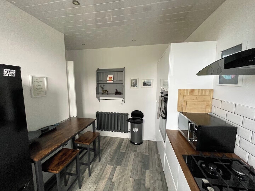 6 Guests - 3 Bedrooms - Sea View - Pet Friendly