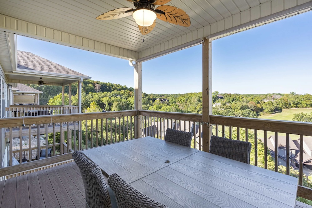 Stonebridge Escape Sleeps 8!