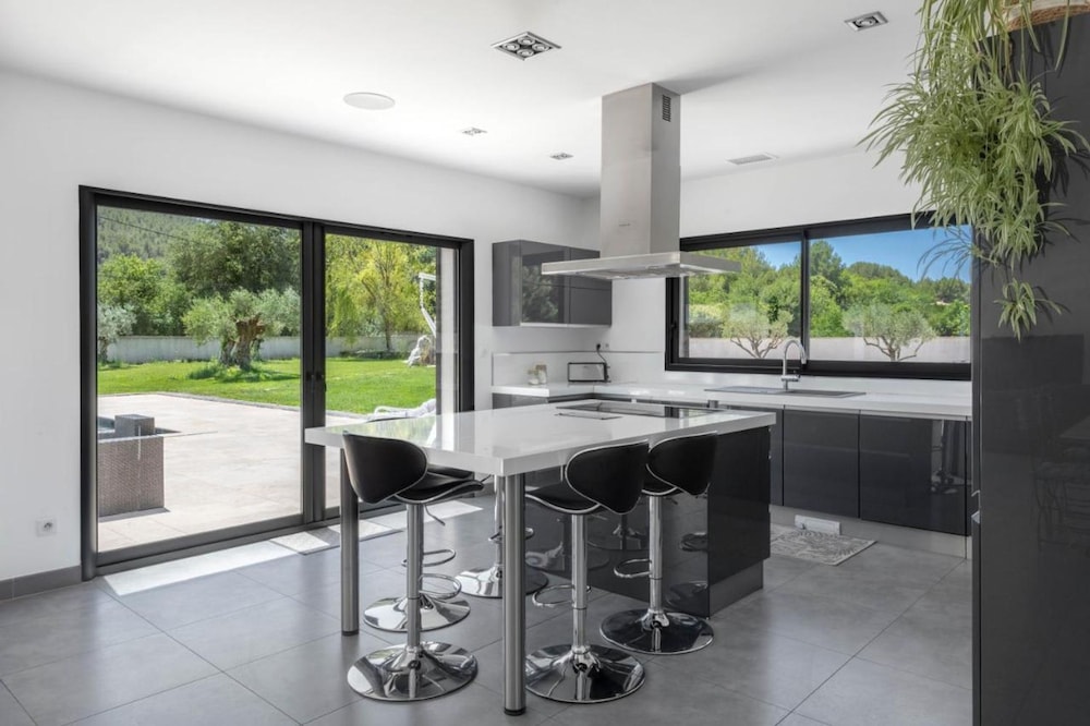 Villa With Heated Swimming Pool spa gym and Cinema