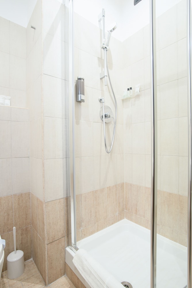 Rometobe Rooms & Hospitality
