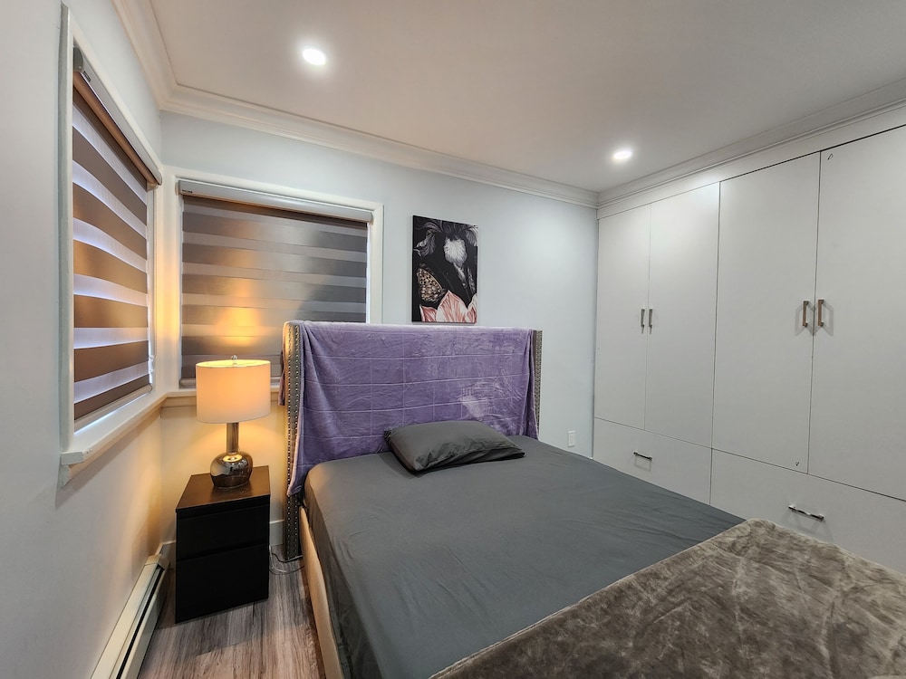 Surrey Vacations - Sarla Villa Surrey - Property Image 4