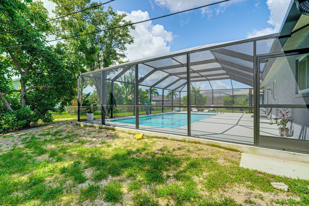 Quiet Neighborhood! Poolside Oasis in Cape Coral