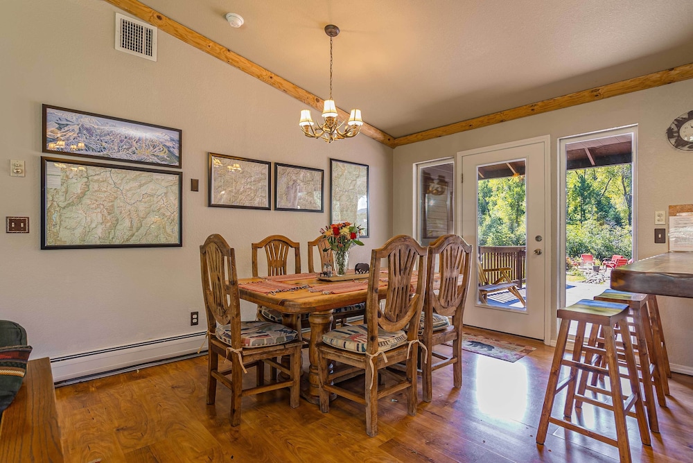 Cozy Home w/ Hot Tub: 7 Mi to Pagosa Hot Springs