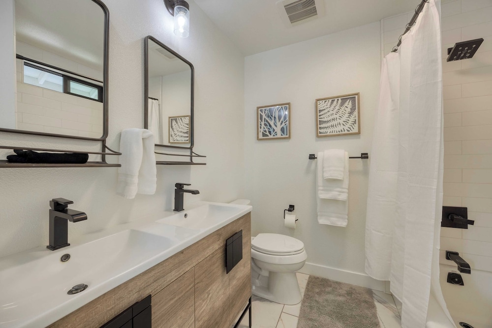 Terrace Hill Modern Paso Robles Escape Near Wineries, Dining, and Hot Springs