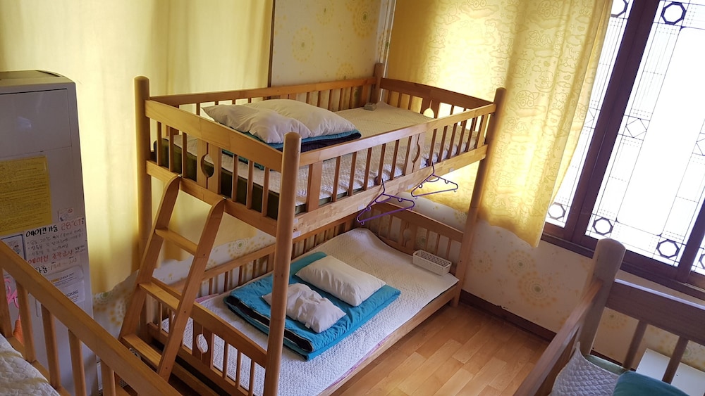 Springflower Guesthouse - Hostel