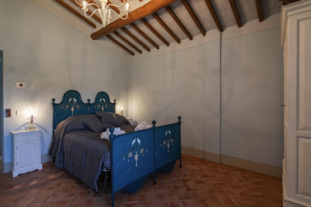 Beautiful Country House Villa Mezzavia With Private Pool in Costiglion Fiorentin view 5