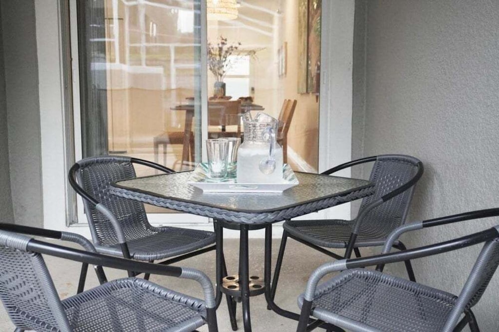 Stunning 4 Bed Townhome Pool & Waterpark 4 Bedroom Townhouse