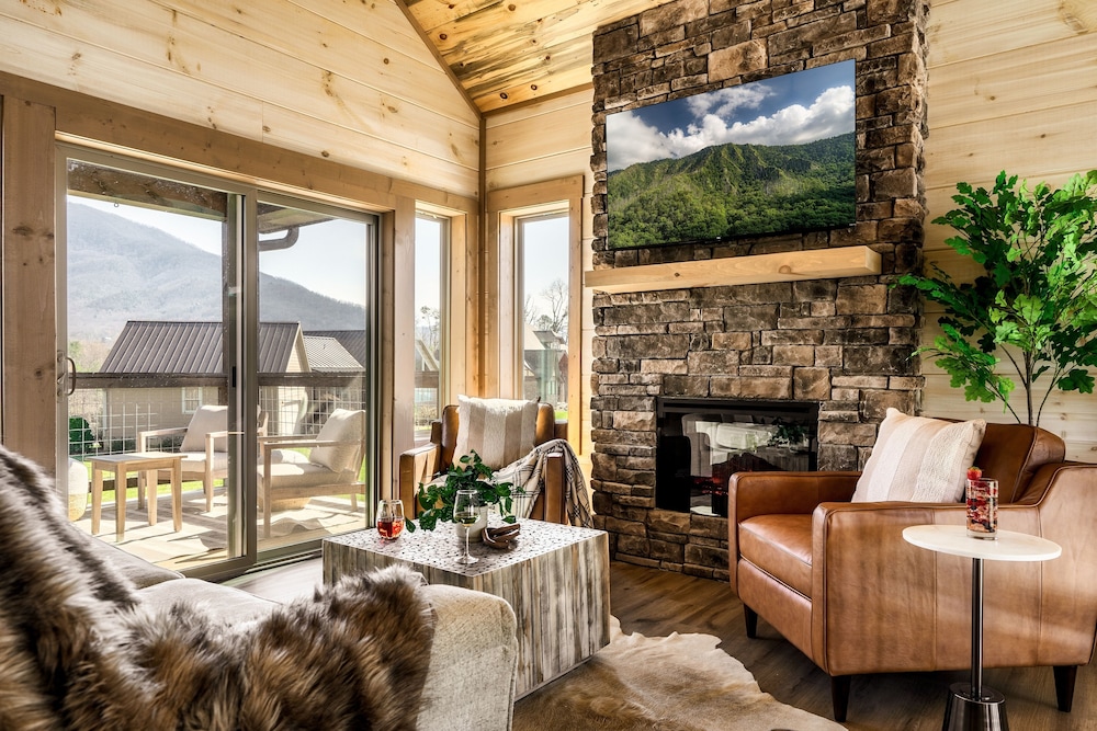 The Luxe 4 Bedroom Cabin