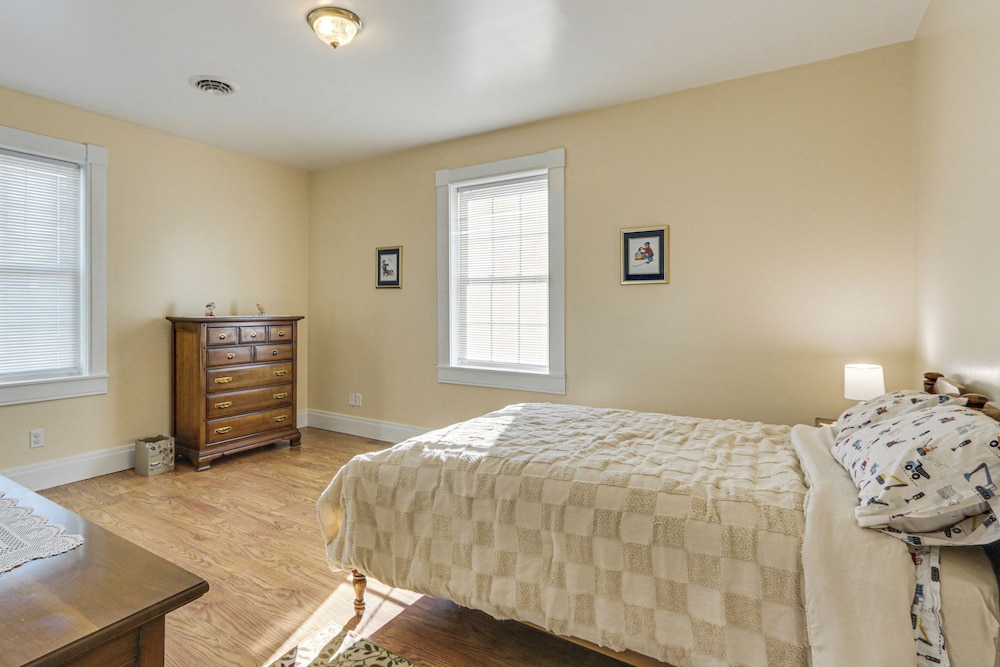 5,000 Sq Ft Antebellum Farmhouse 3 Mi to Antietam!