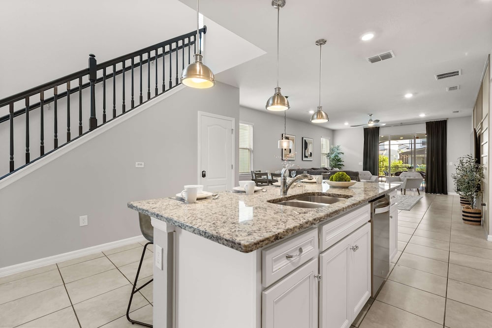 Family Fun Villa w Pool Hot Tub Game Room