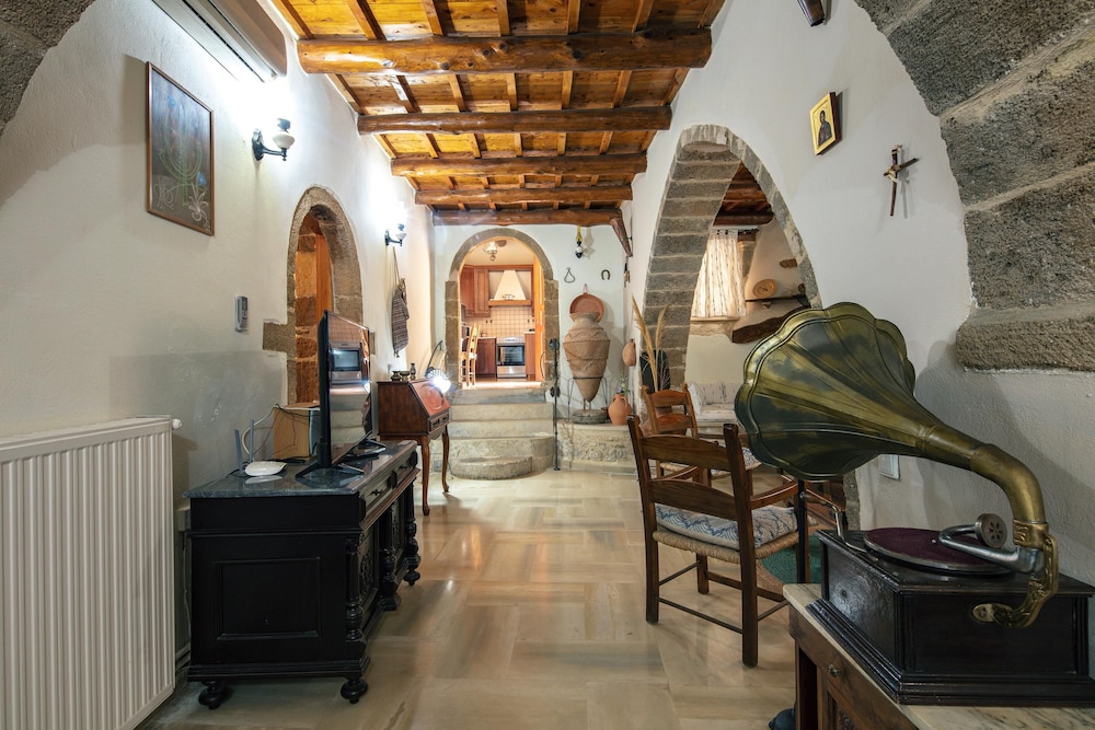 Villa Anta in Asteri view 3